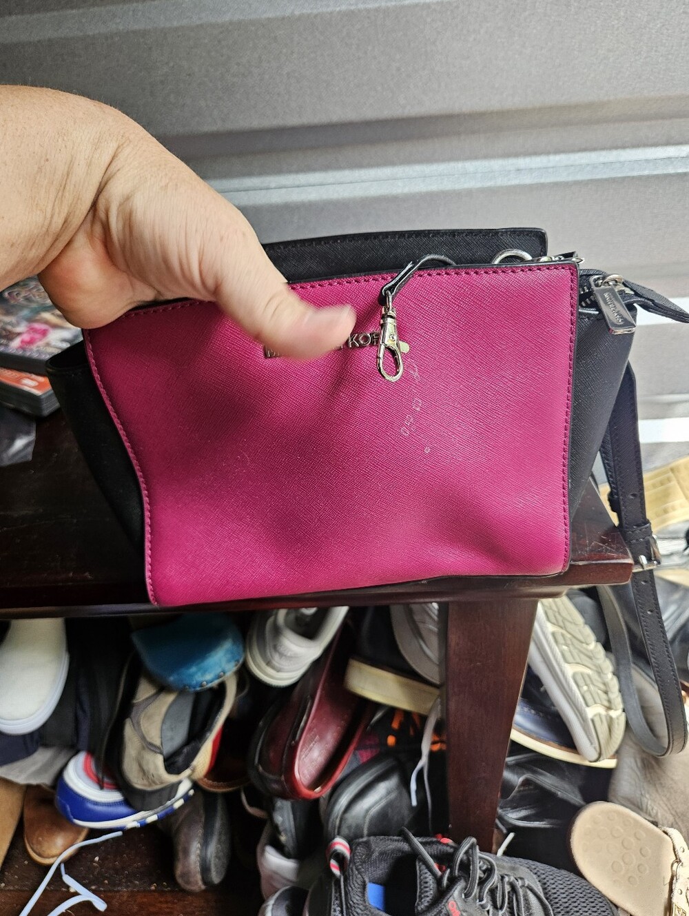 Michael Kors Mini Colorblock Selma Saffiano Messenger Pink&Black Distress